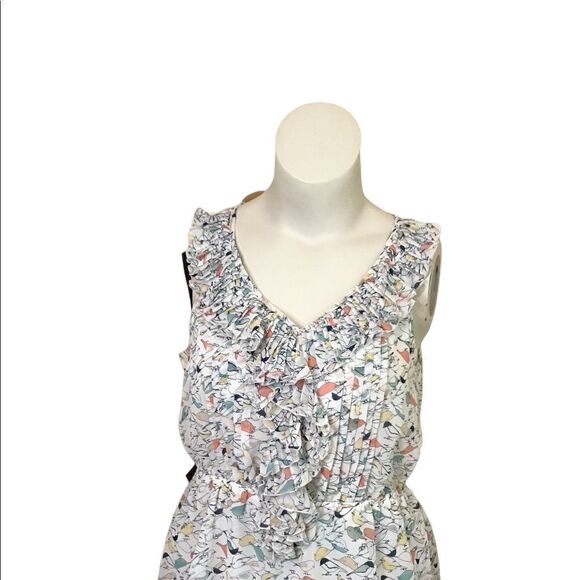 Casual, sweet ruffles thought out. V neck, rib lip. Machine wash hang to try. - Picture 1 of 3